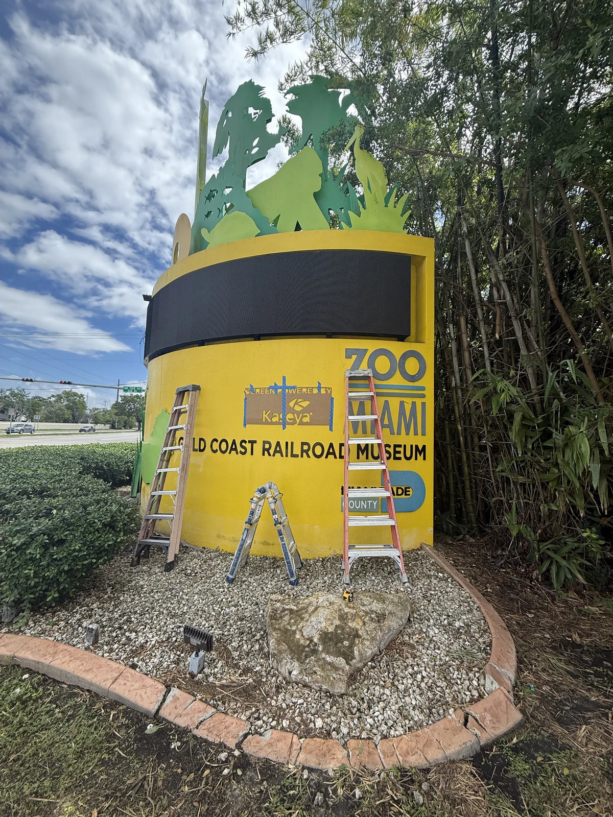 Zoo Miami monument sign with dimensional graphics